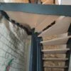Portails : L'Entrée de Votre Monde, sur Mesure avec C2 Métal - Escalier sur mesure chez un particulier sur 2 niveaux - Structure métallique - Marche en bois massif en hêtre - Peinture thermolaqué finition structuré