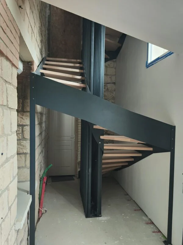 Escalier sur mesure sur 2 niveaux
