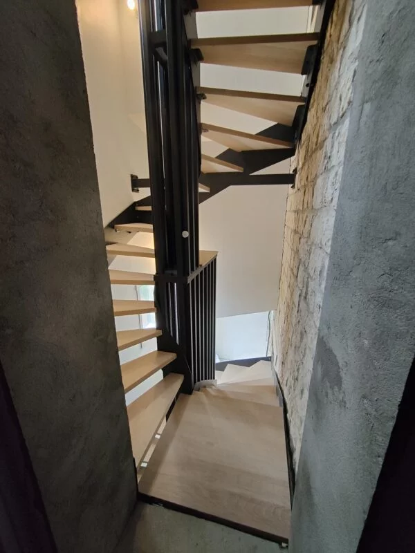 Escalier sur mesure sur 2 niveaux