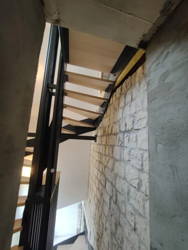 Escalier sur mesure sur 2 niveaux